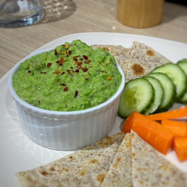 Blended pea pate, sprinkled with chili flakes. Served with flatbread, cucumber and carrot sticks.